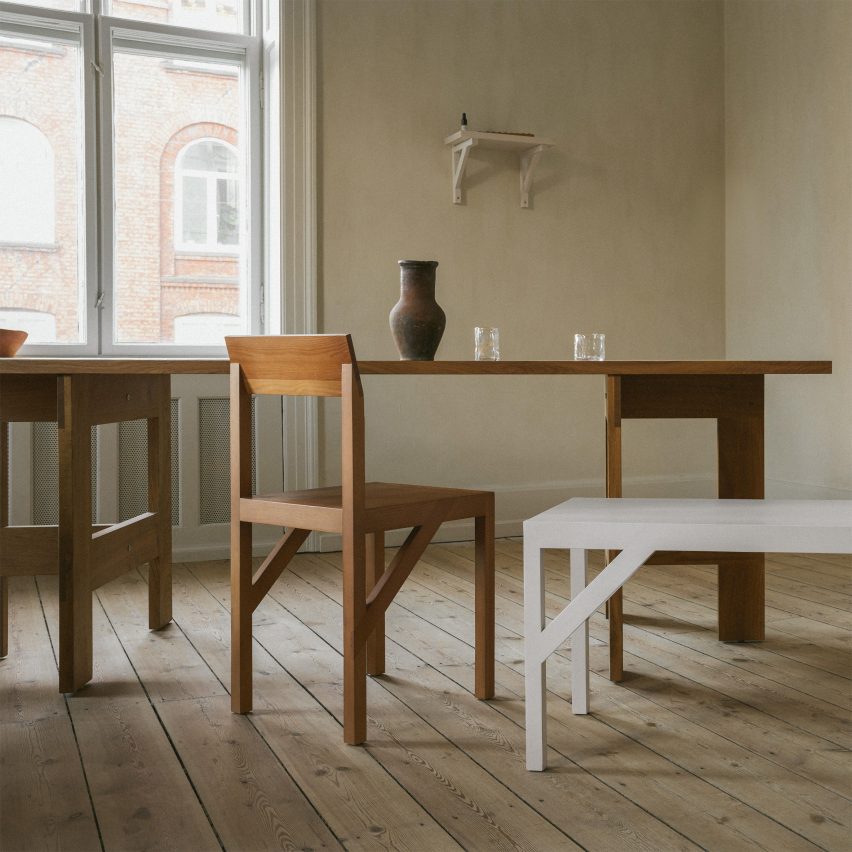 Image of chairs and a table
