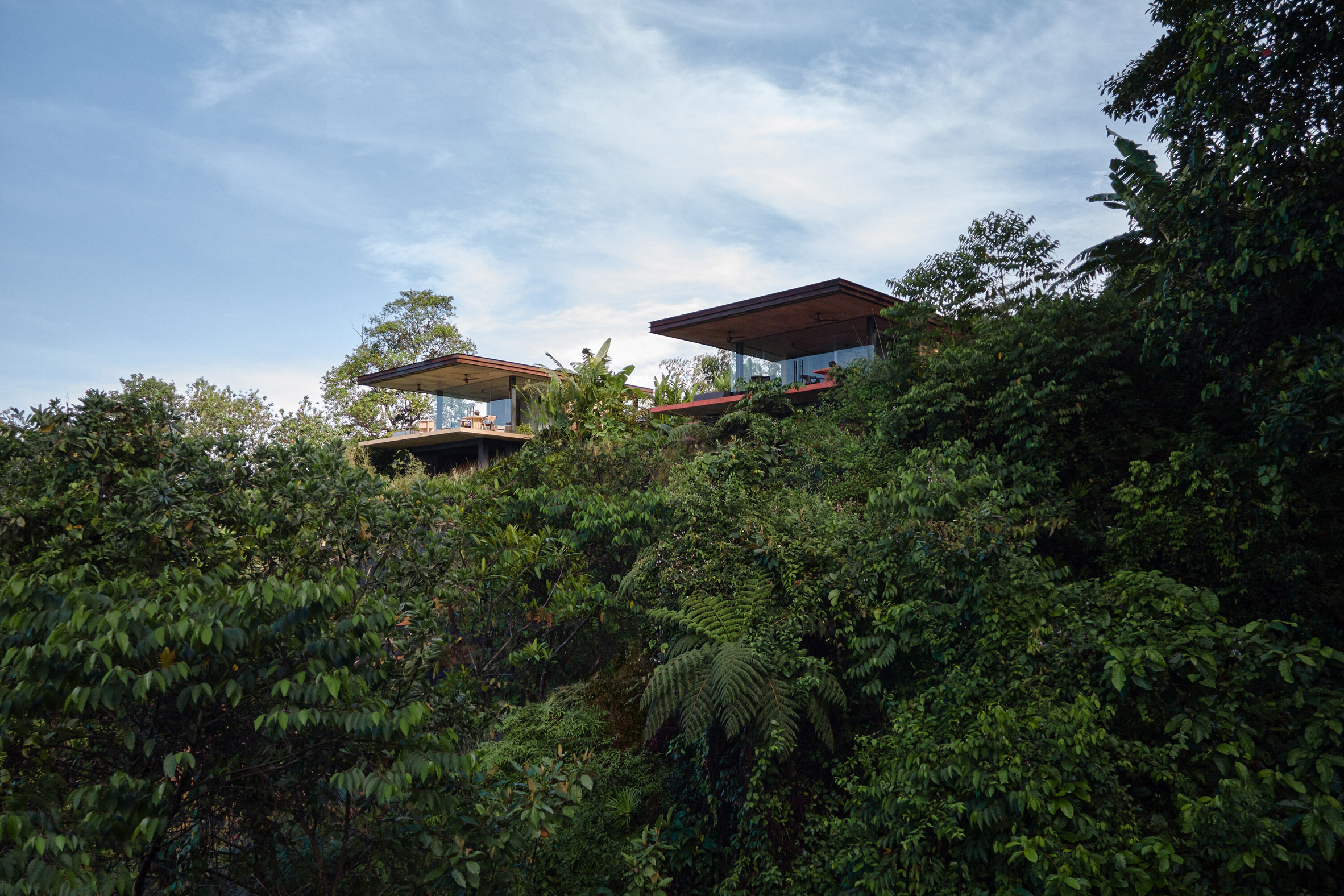 Twin rectilinear villas in Costa Rica by Formafatal