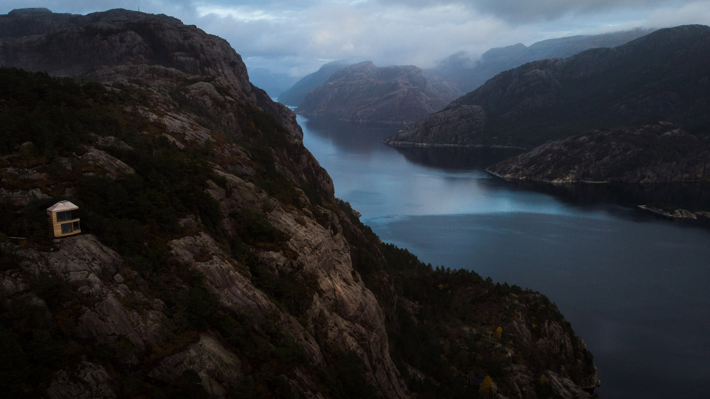 Snøhetta perches Bolder Star Lodges on cliff edge in Norway - Vimarsana News