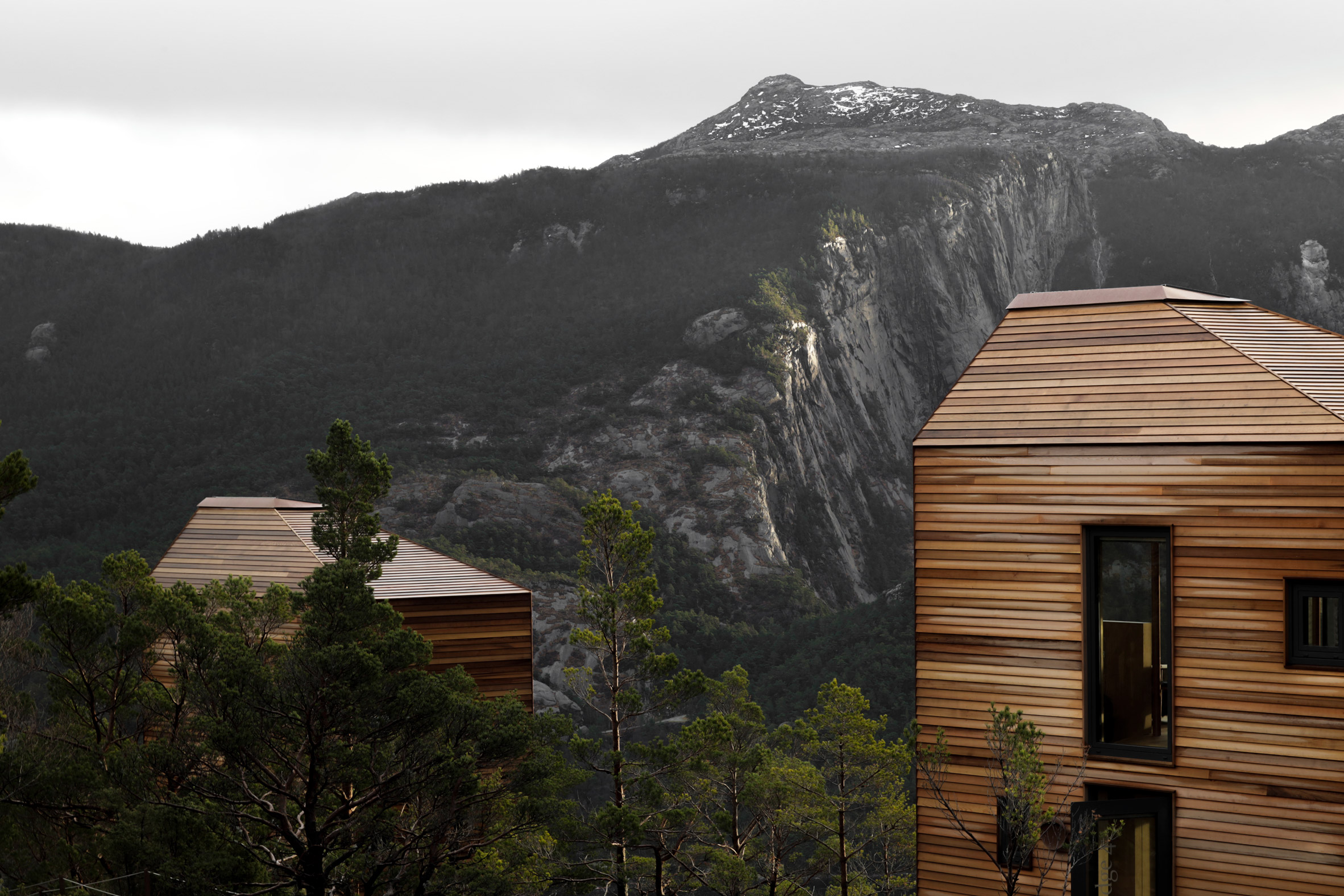 Exterior of two Bolder Star Lodges in Norway by Snøhetta and Vipp