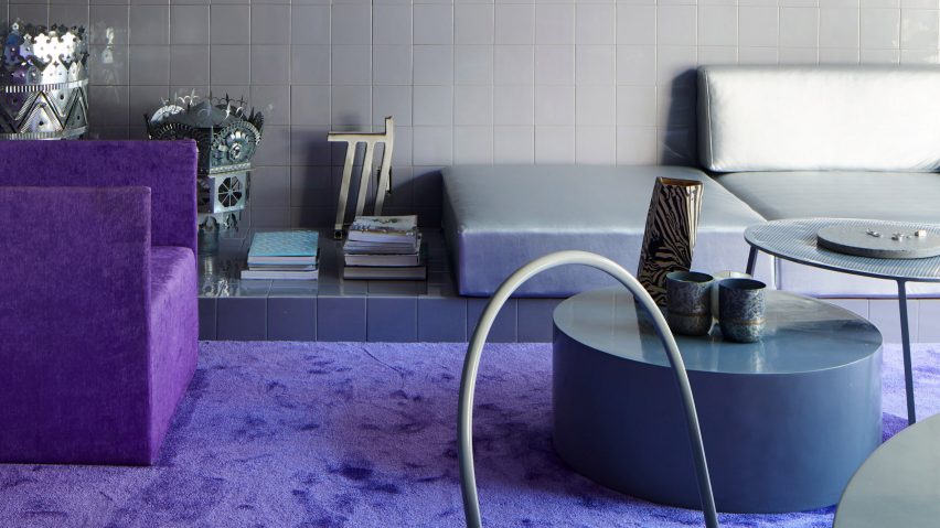 New York Apartment with purple carpets
