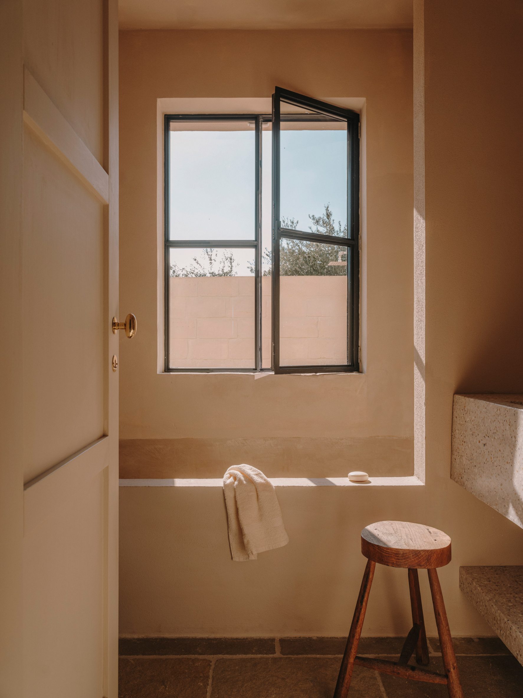 Studio Andrew Trotter-bathroom in Italian villa