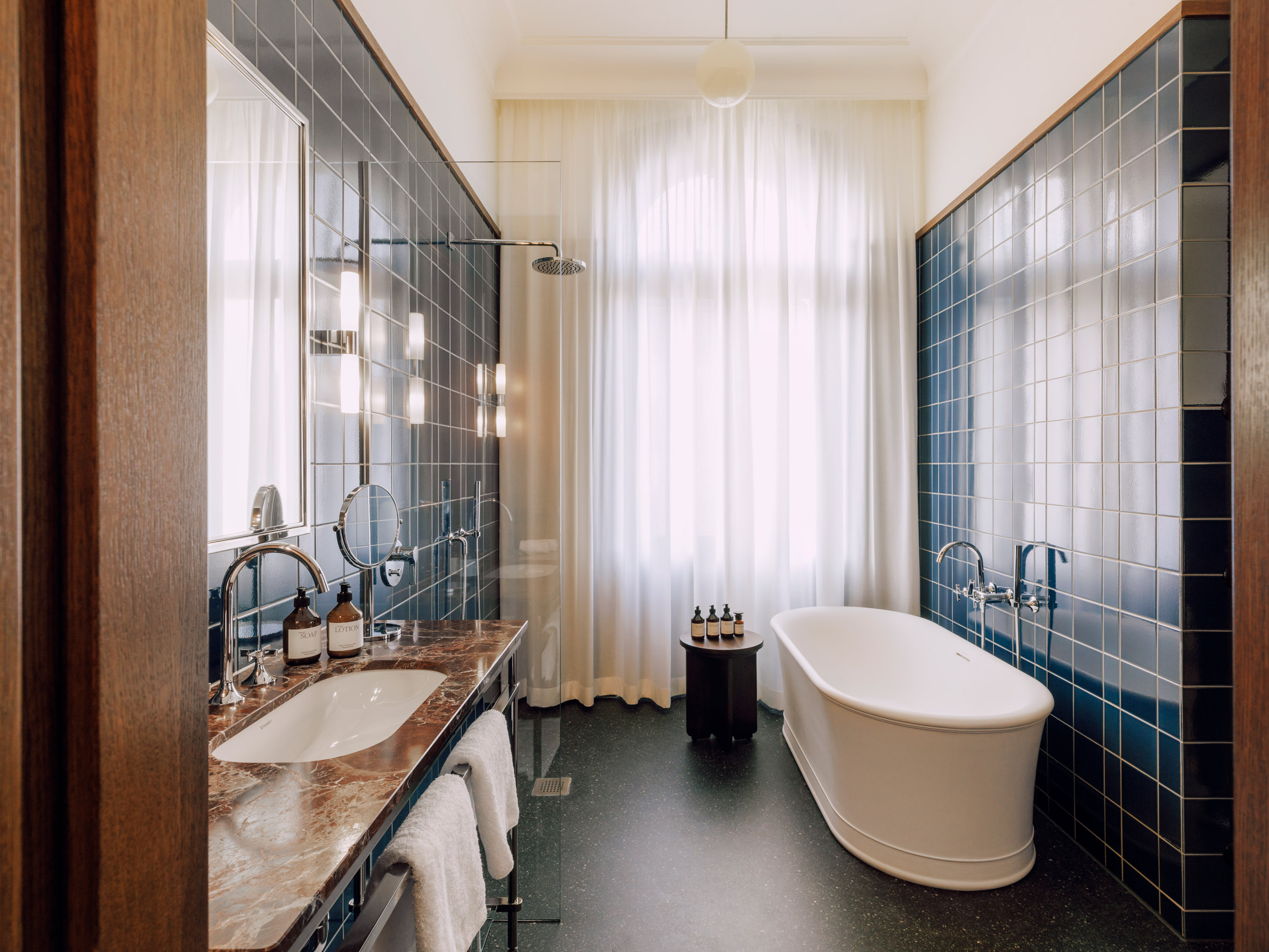 Blue-tiled guest bathroom of Château Royal hotel 