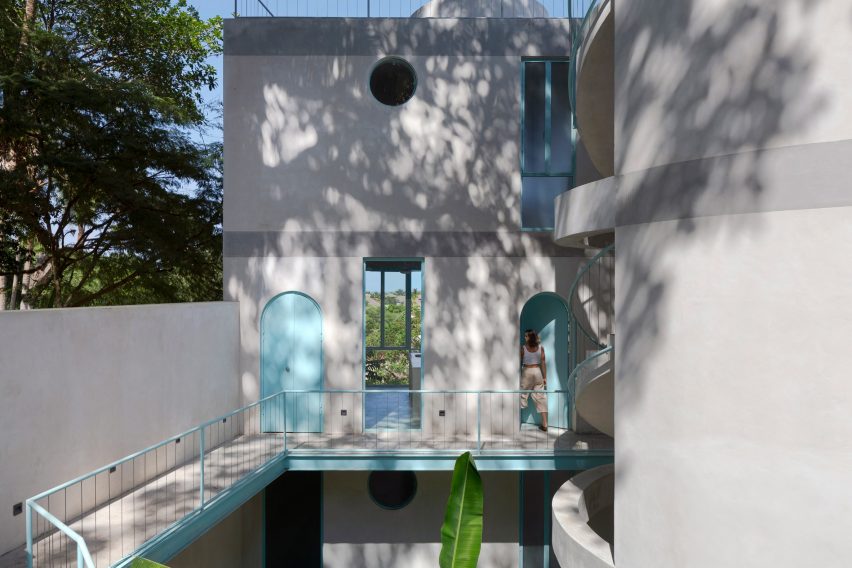 Geometric stucco house with shadows on its facade