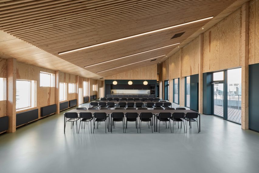 Wooden teaching space designed by Snøhetta and WERK Arkitekter