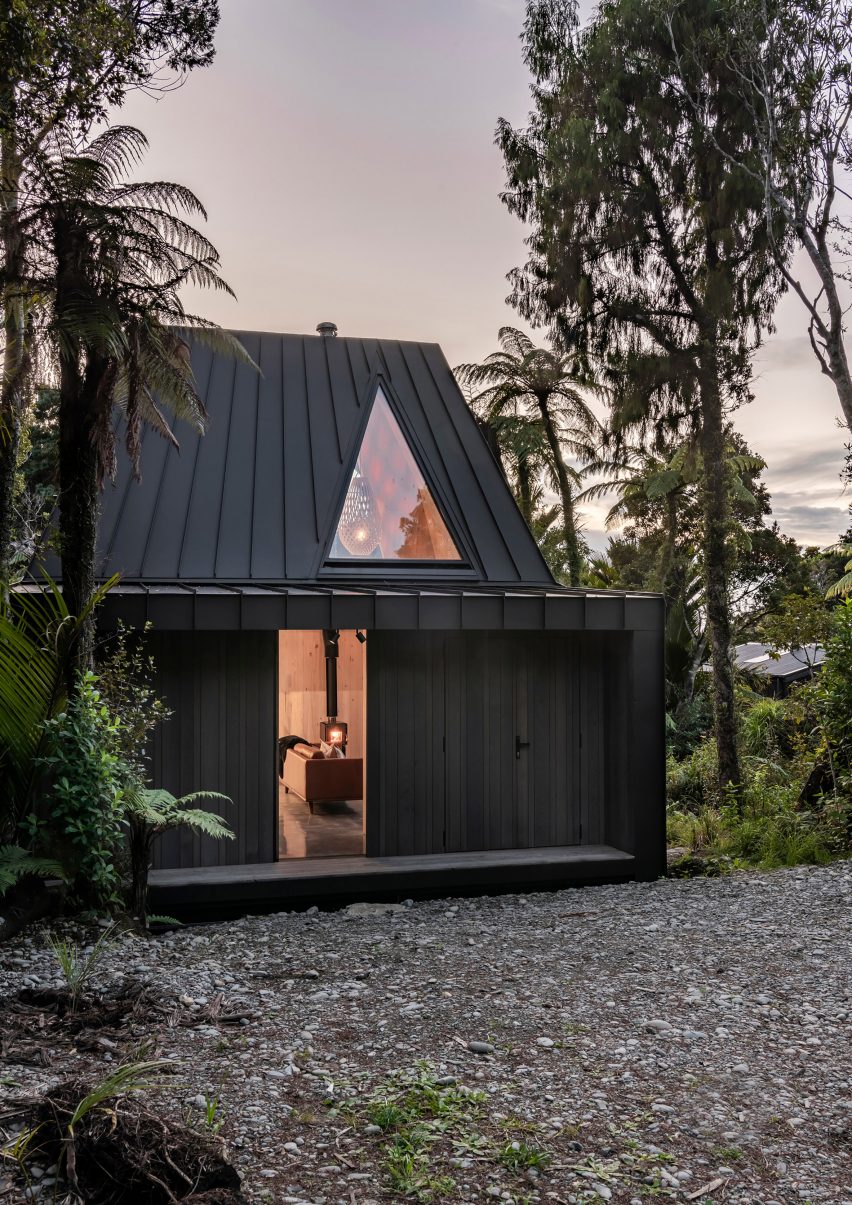 Exterior of the Biv Punakaiki cabin by Fabric Architecture