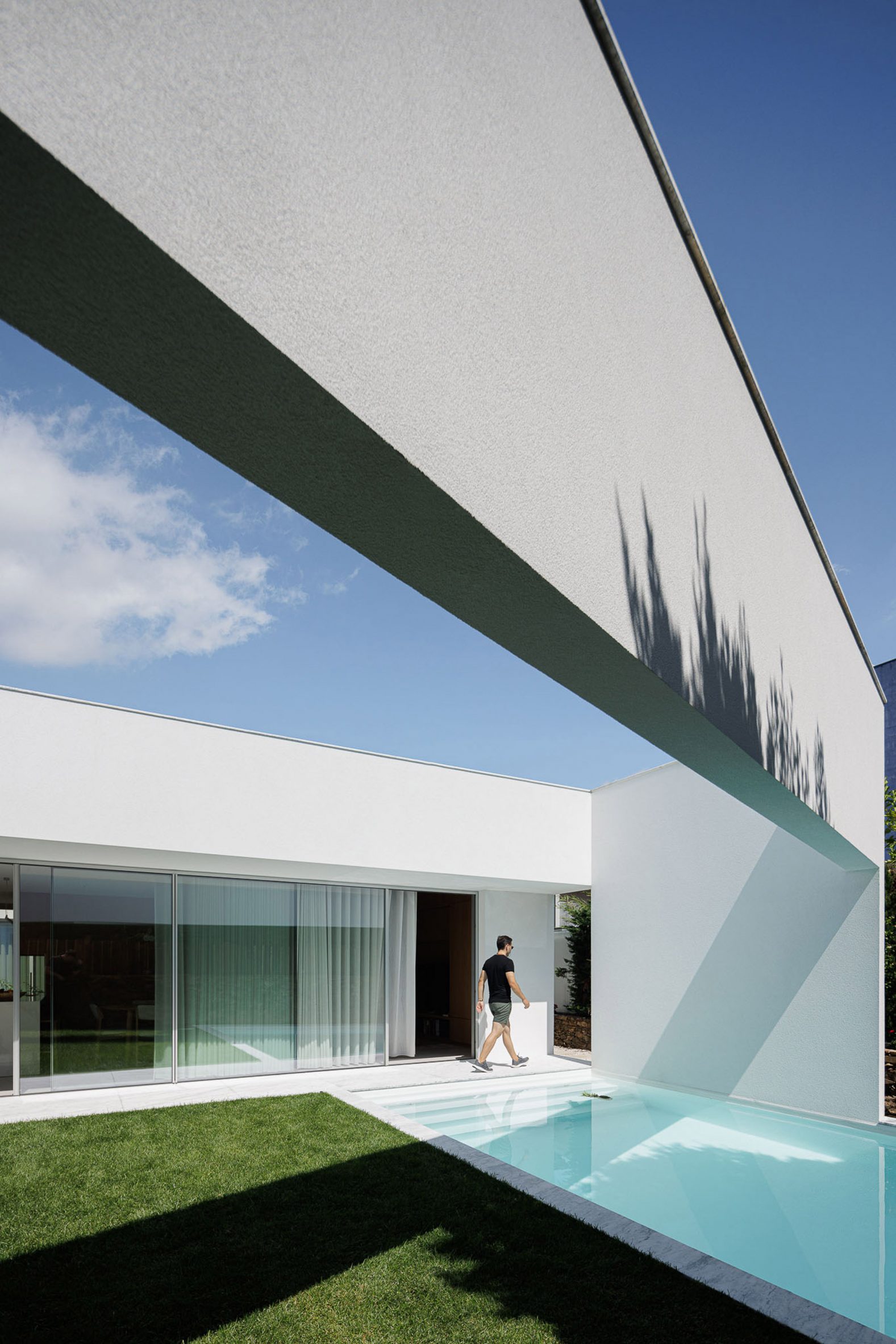 Swimming pool at Forte House by Pema Studio 