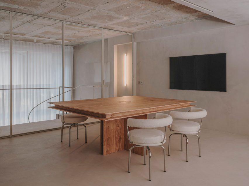 The interior of an office by Isern Serra