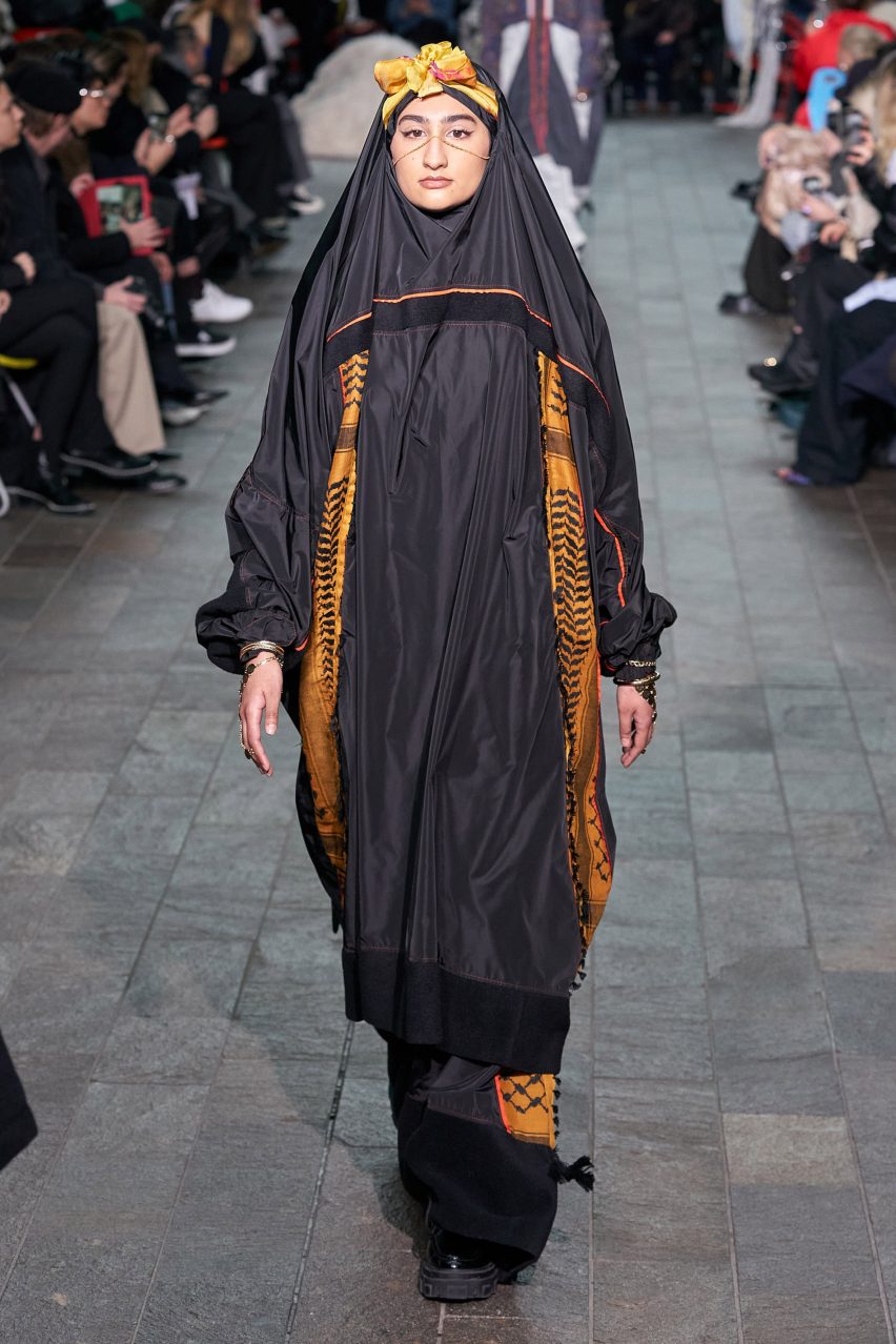 A model with the Kazna Asker collection on the runway