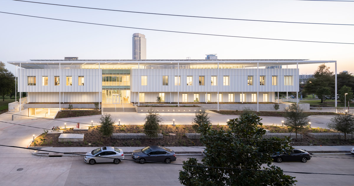 Kevin Daly creates white building with canopy for Houston Endowment - Vimarsana News