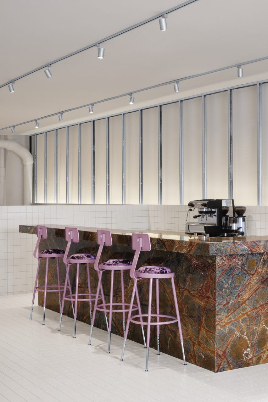 Richly coloured marble bar counter and lilac bar stools