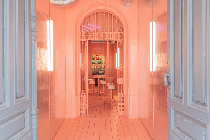 Lobby of Naked and Famous bar od Lucas y Hernández-Gil
