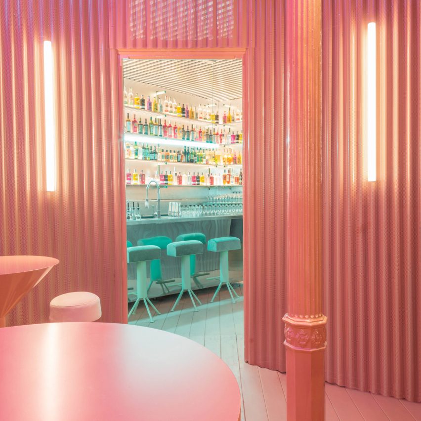 Lucas y Hernández-Gil uses extreme colour blocking in Naked and Famous bar
