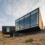 Sparano + Mooney positions cedar home over canyon in Utah