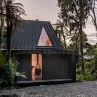 Fabric builds CLT vacation cabin in New Zealand rainforest