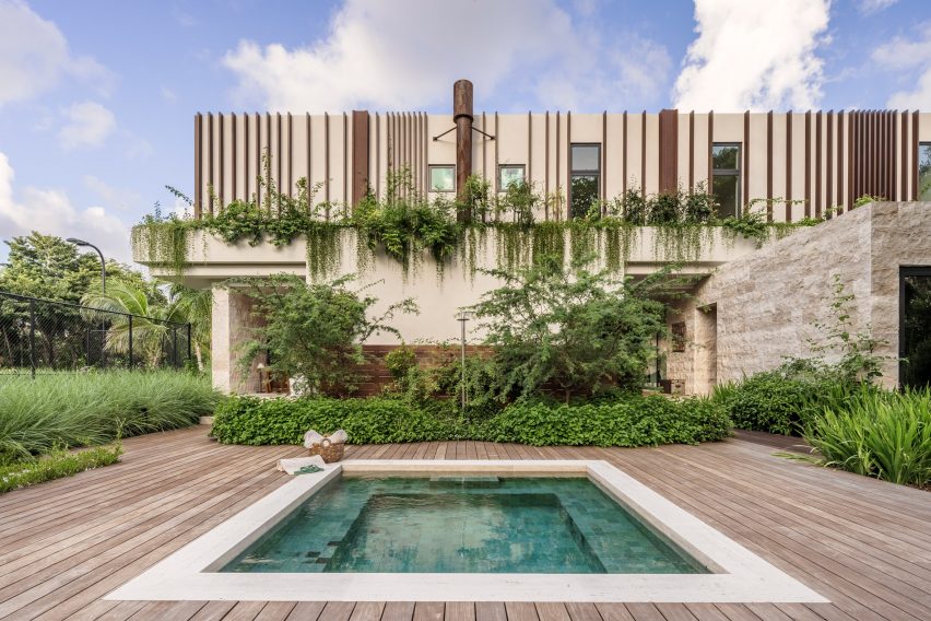 Residencia Angel Oaks con piscina y terraza en Miami