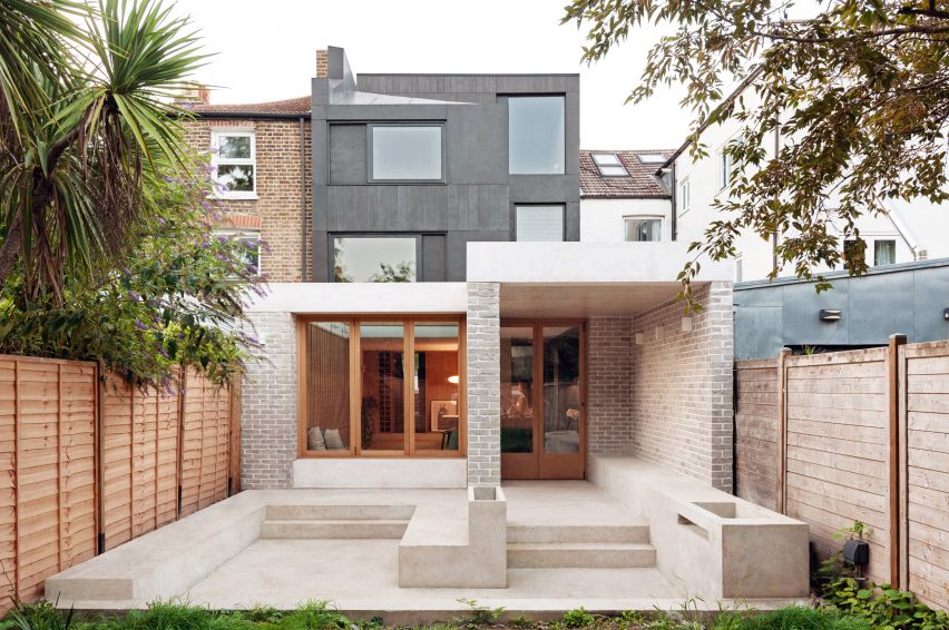 Image of the rear of Courtyard House by Yellow Cloud Studio