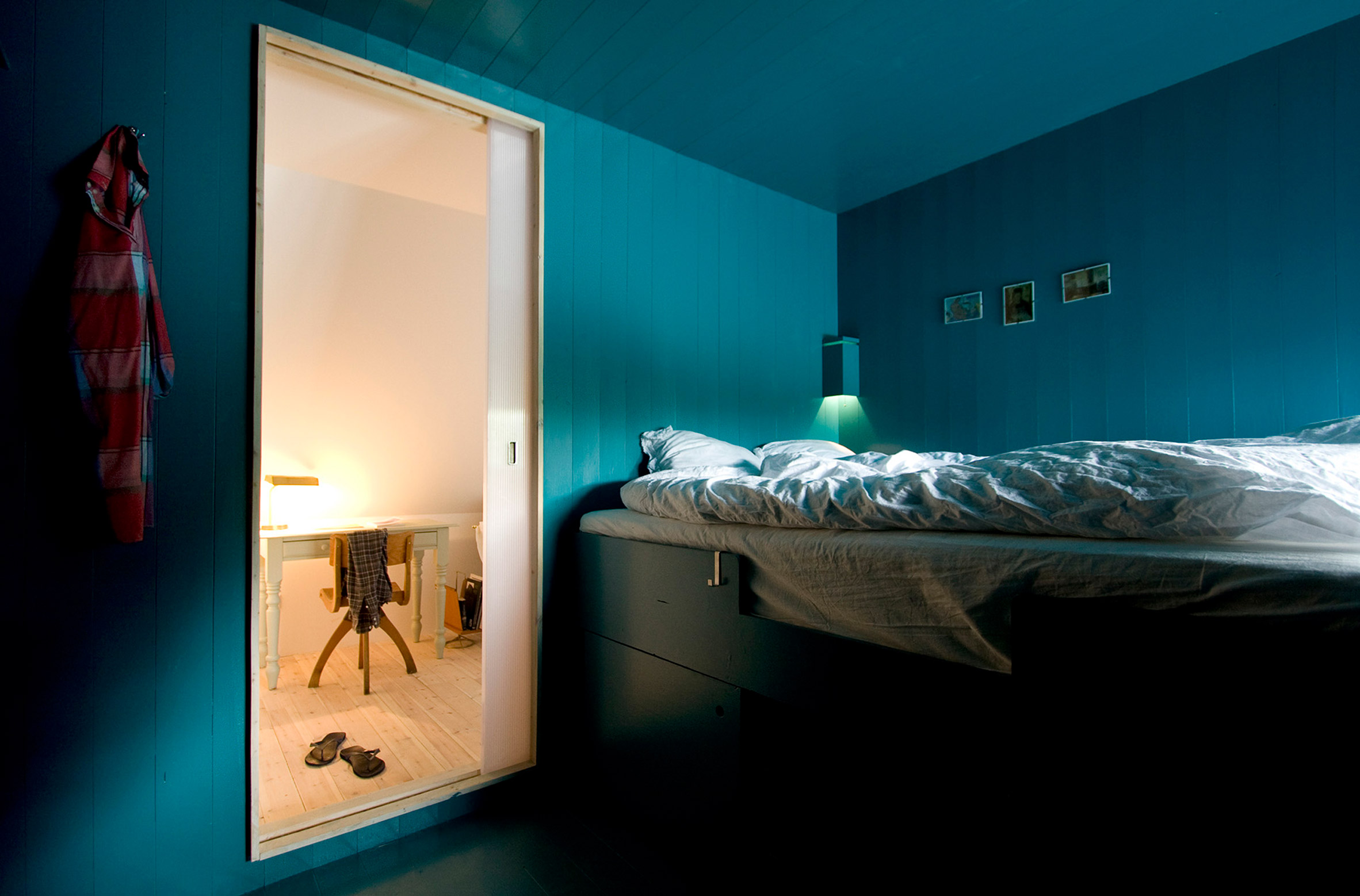 Pocket door in Apartment in Föhr by Karin Matz and Francesco Di Gregorio