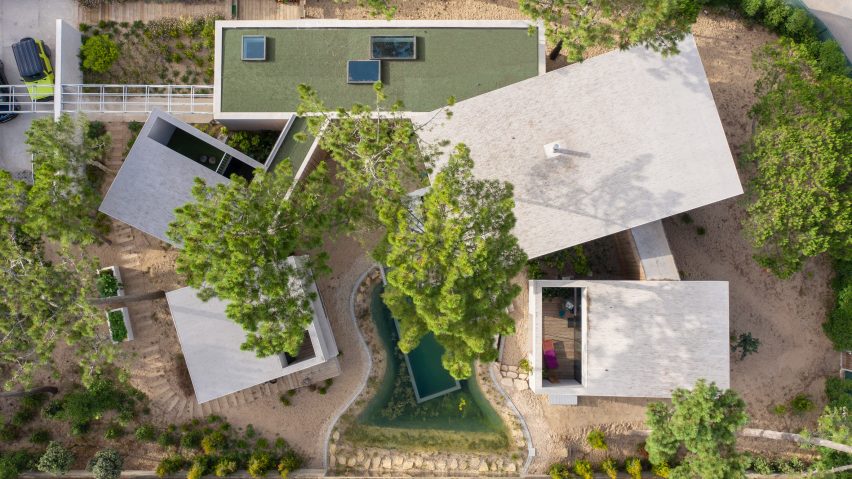 Top view of Praia Grande House by Atelier Data