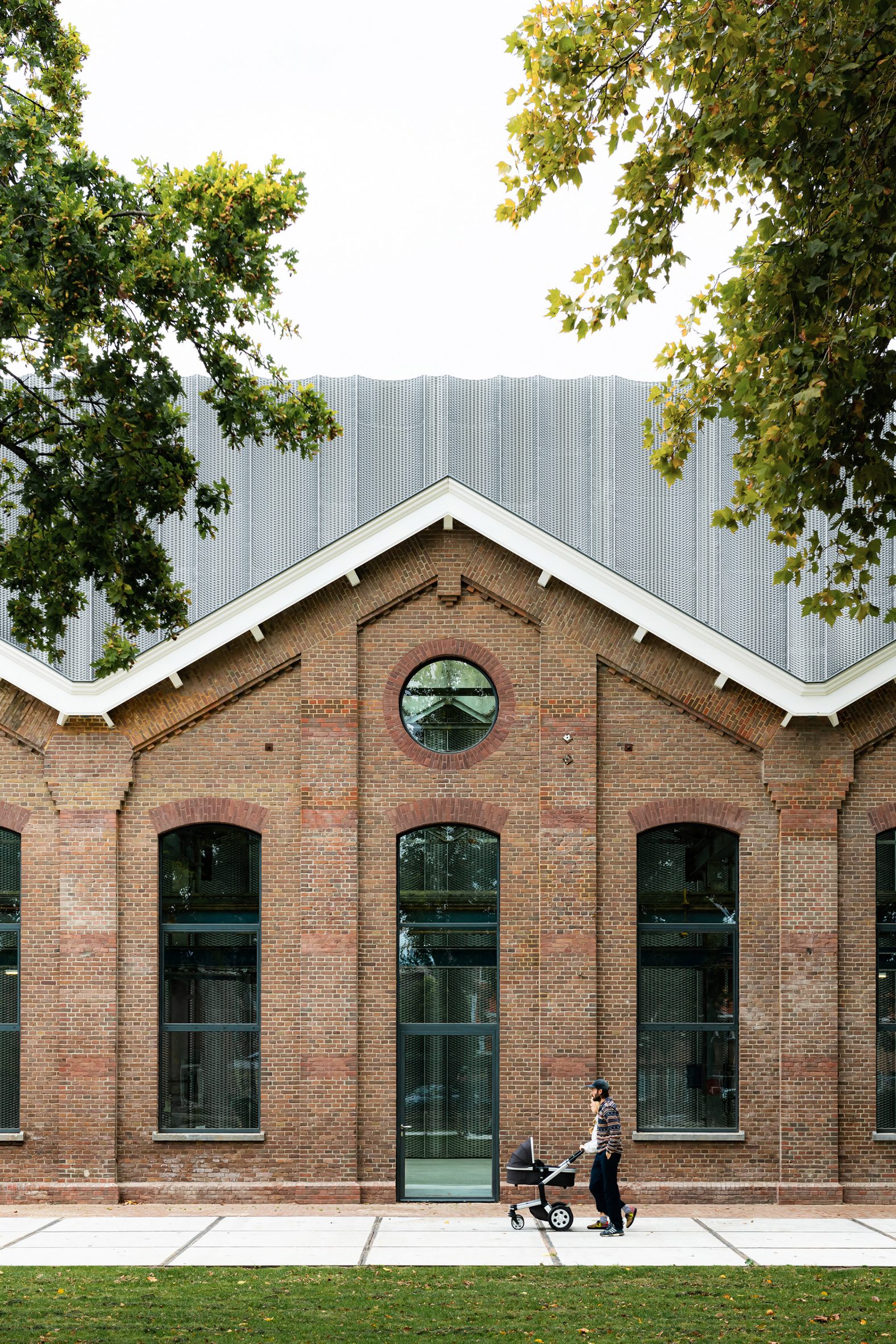 Exterior of Bovenbouwwerkplaats community hub by Studioninedots