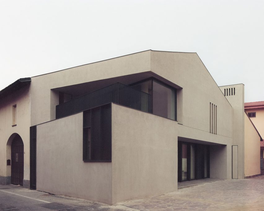 The exterior of the SM House of Form_A