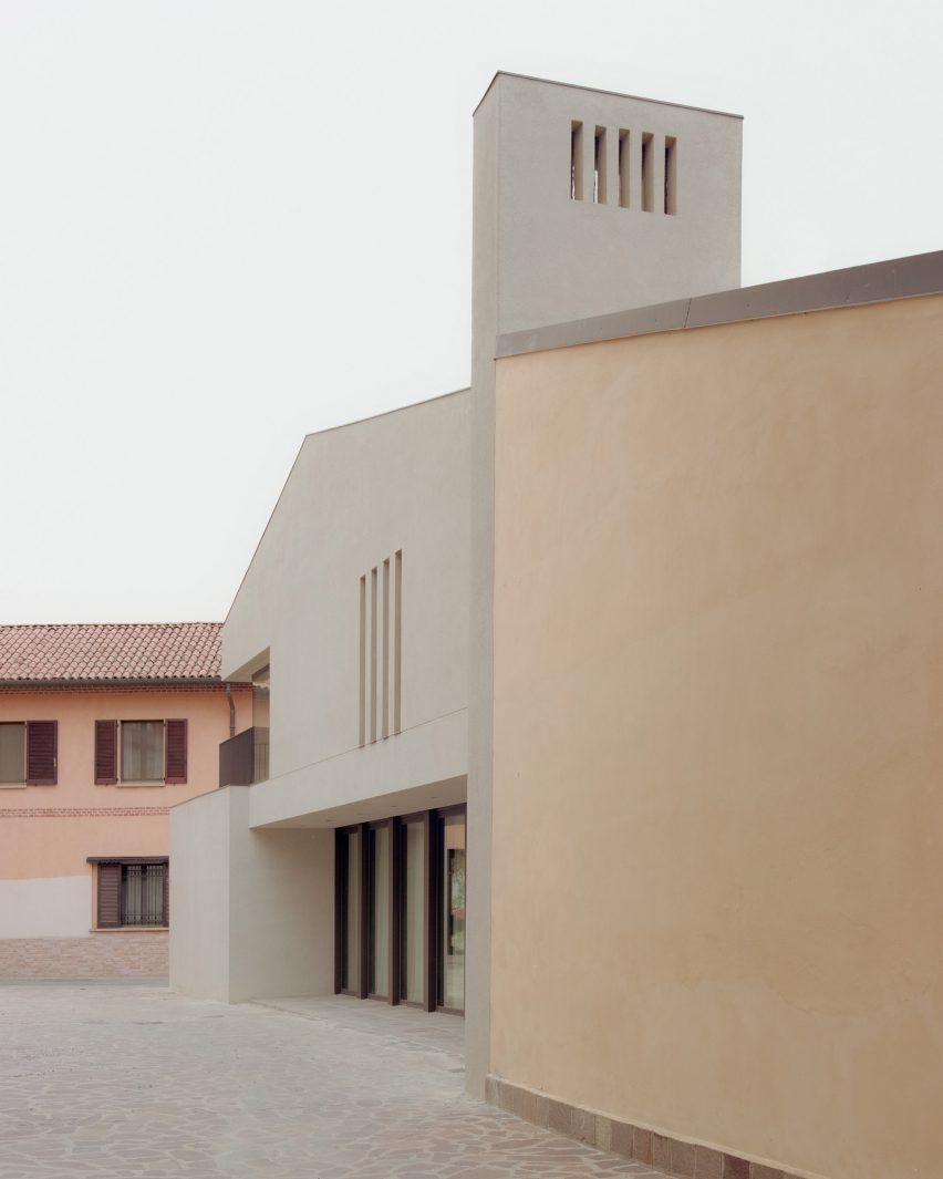 نمای بیرونی خانه معاصر در ایتالیا