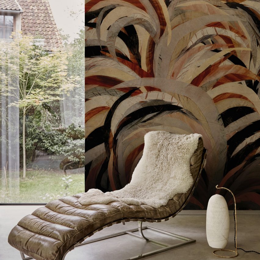 Contemporary Wallpaper with plant-like design by Wall&decò