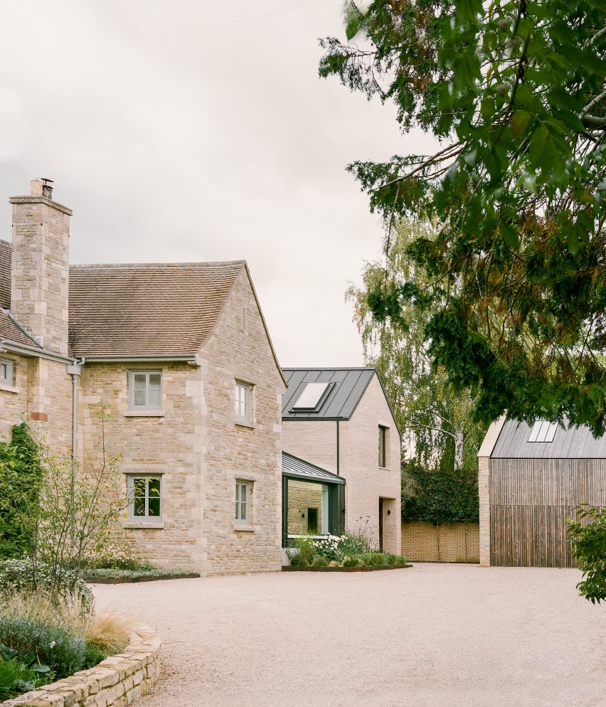 18th-century stone home in Cambridgeshire with modern extension
