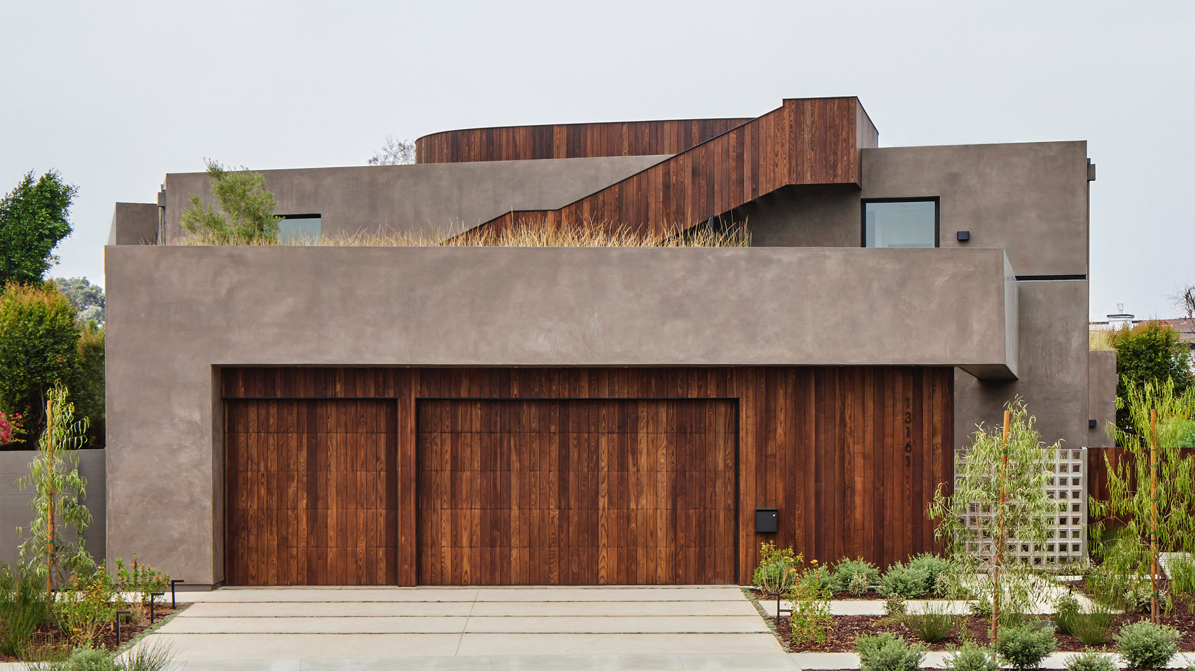 Hsu McCullough centers LA home around an elm tree - Vimarsana News