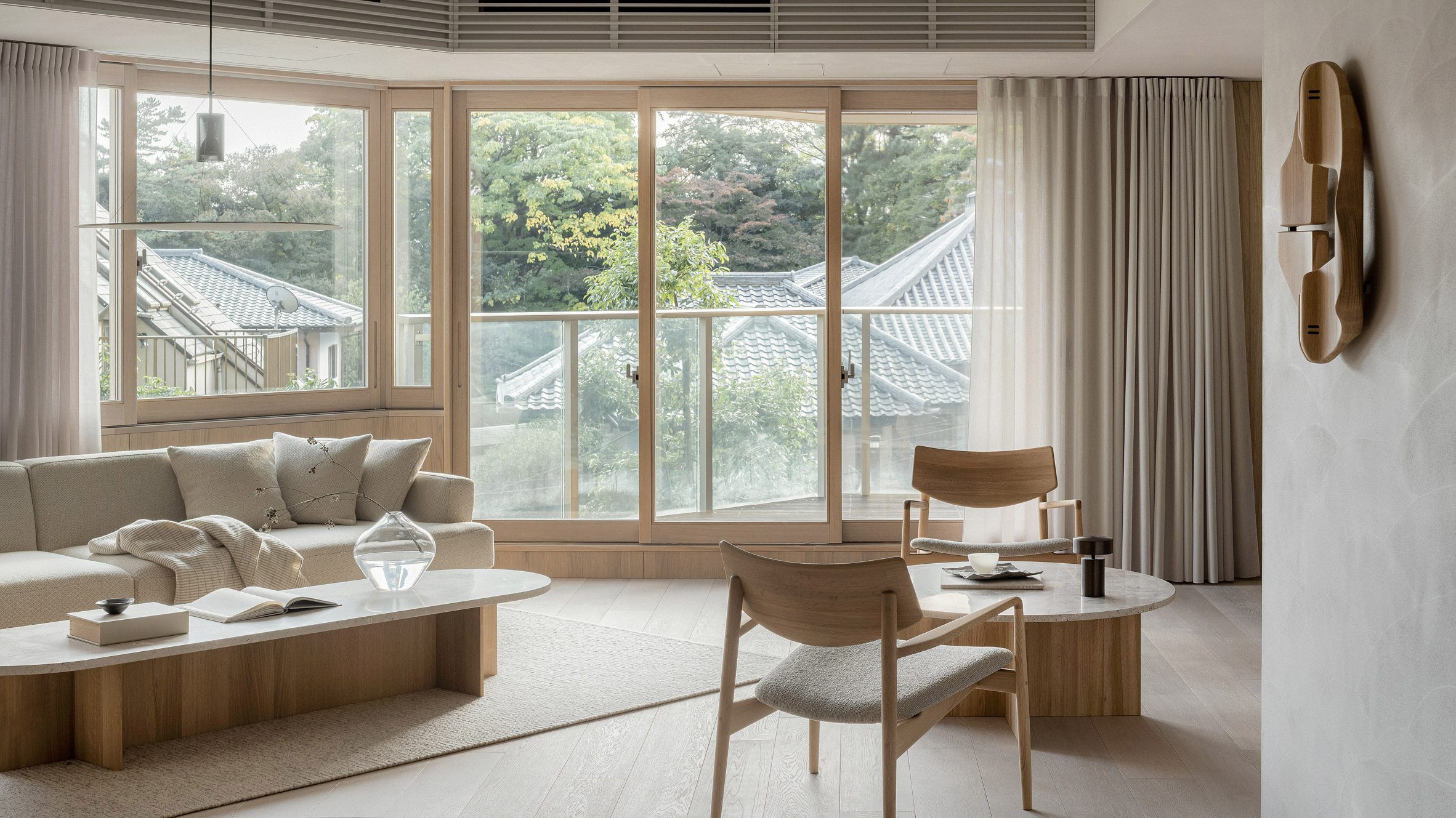 Wooden furniture and artworks decorate Hiroo Residence in Tokyo - Vimarsana News