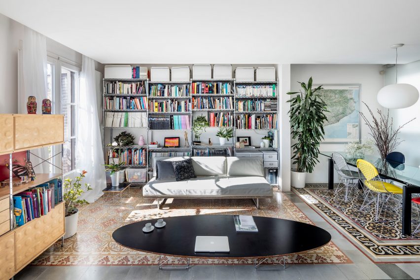 Tiled floors and bookcases within Barcelona apartment by Narch