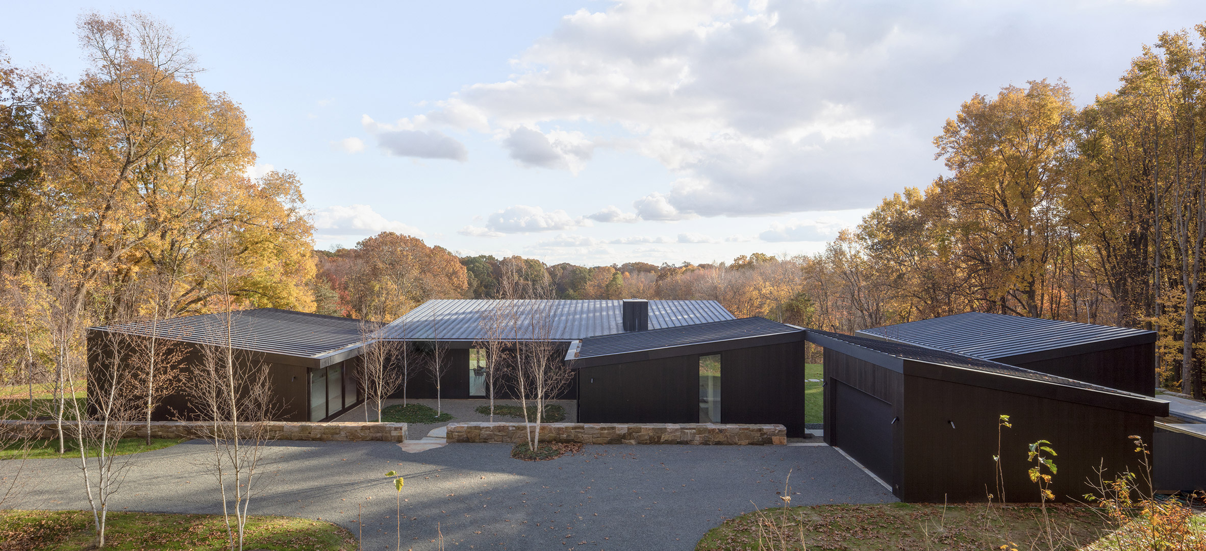 Low-slung home on uphill site in Connecticut