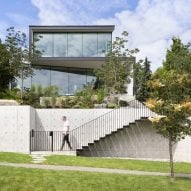 Splyce Design centres Vancouver house around "weightless" staircase