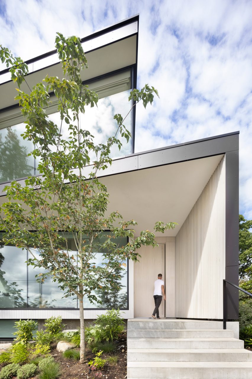 Deep triangular covering on Vancouver house by Splyce Design