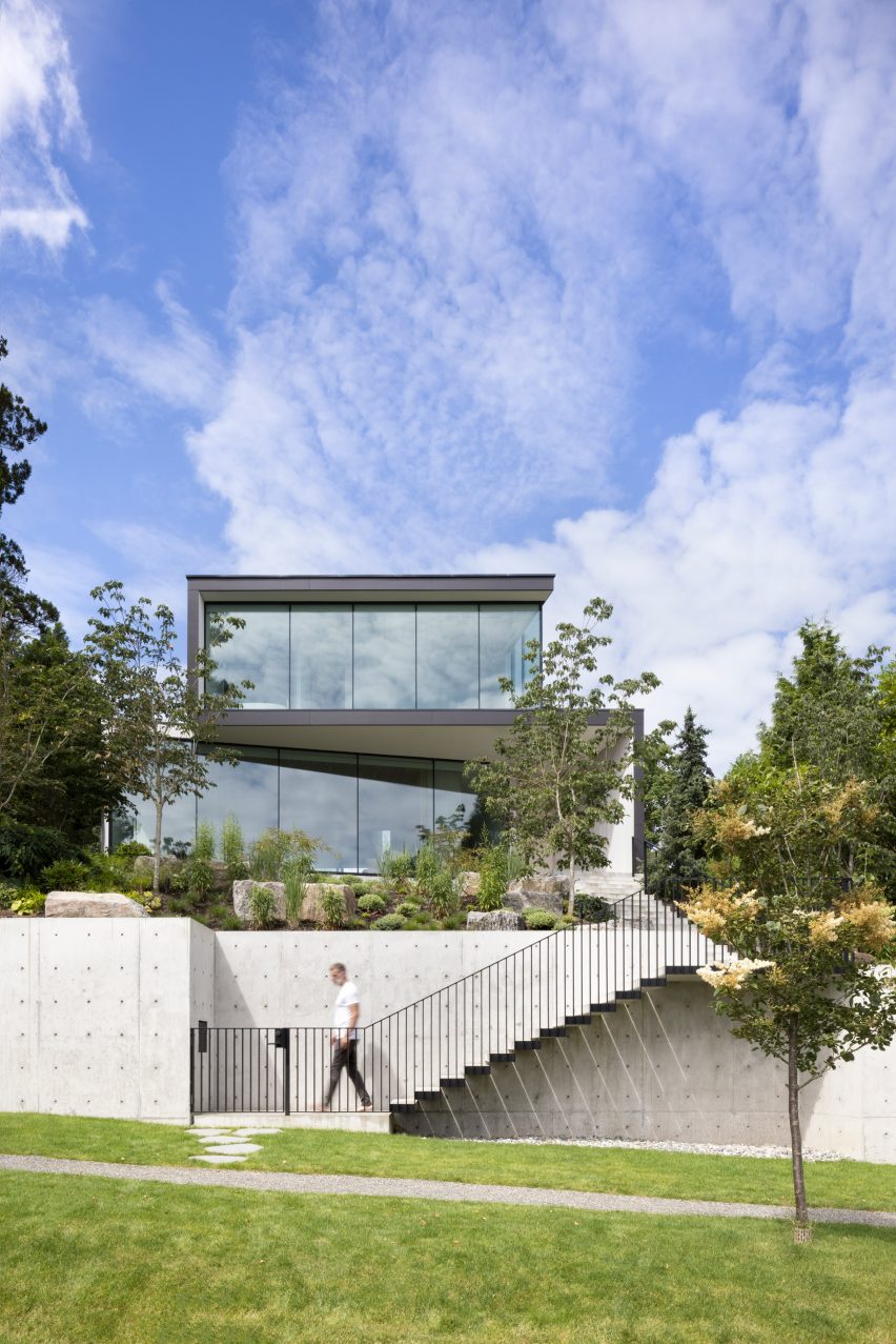 Rectilinear concrete and glass house by Splyce Design in Vancouver