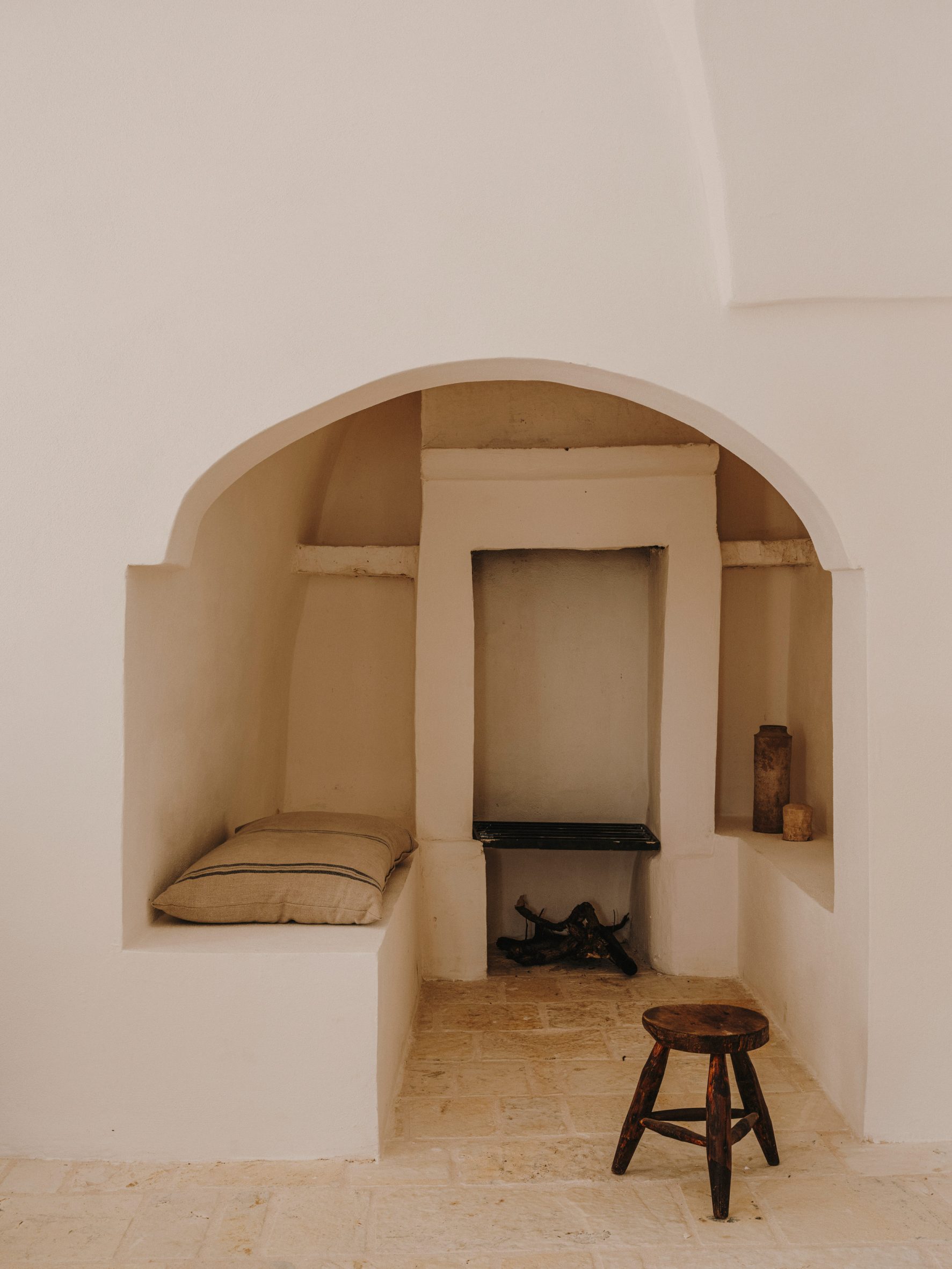 Arched interior of Casolare Scarani house by Studio Andrew Trotter