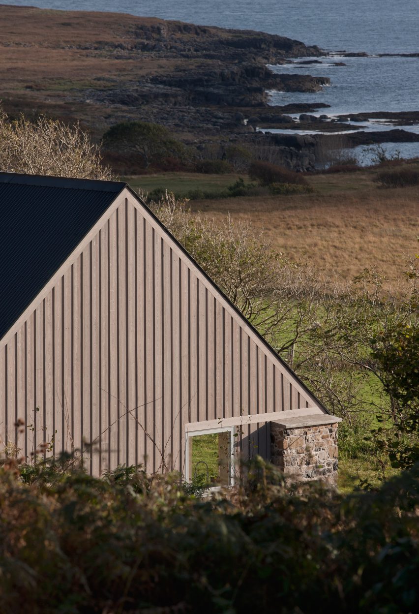 Timber-clad gabled volume by Fardaa overlooking the coast