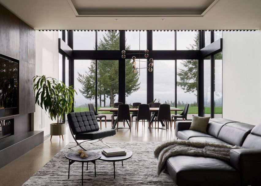 Natural light-filled room at Oregon house with large floor-to-ceiling windows