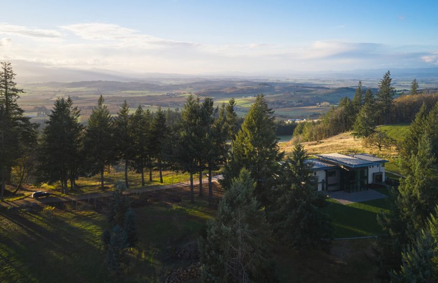 Eola Hills Residence in Oregon
