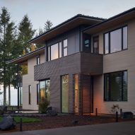 Cedar siding wraps Oregon house by Ueda Design Studio
