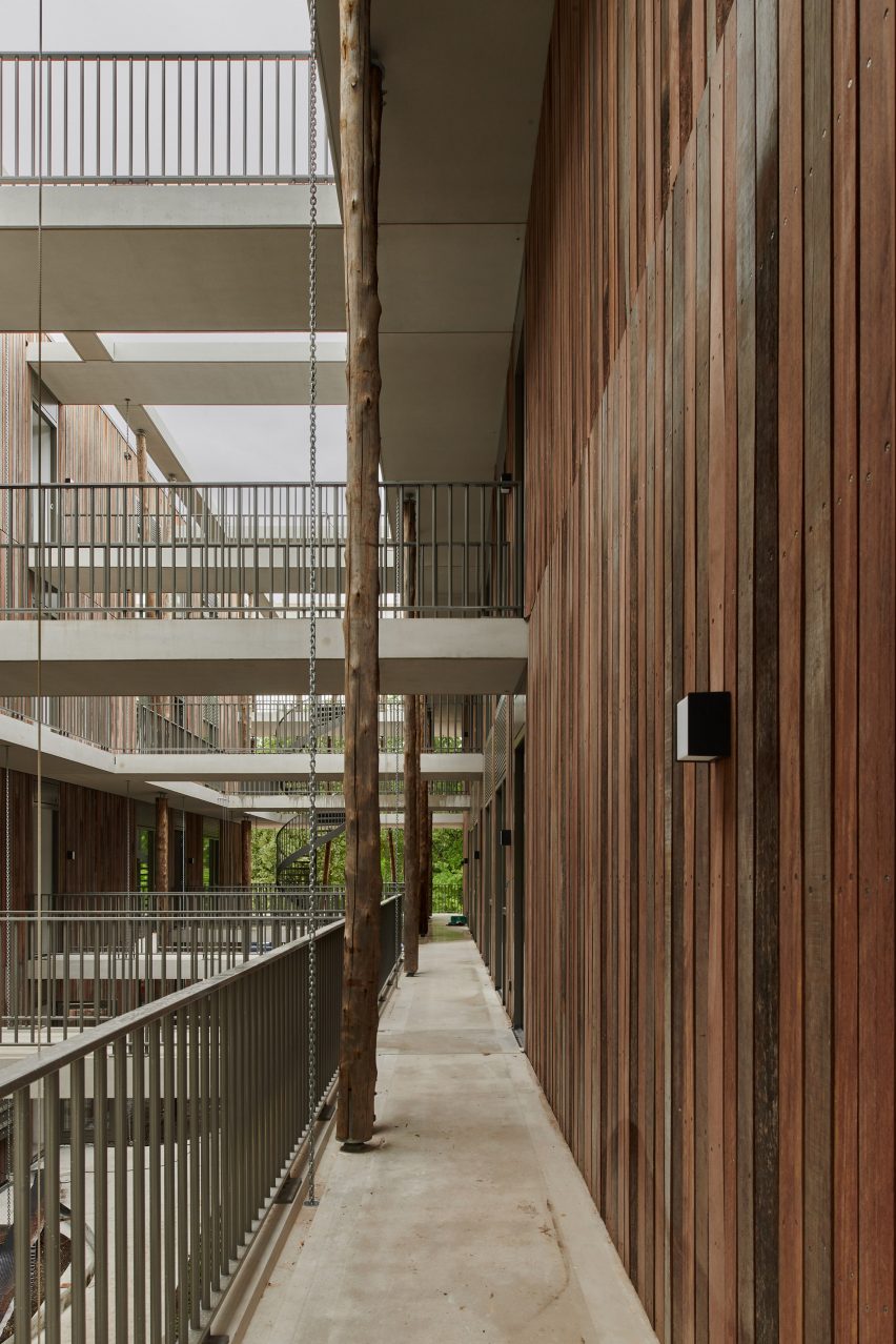 Walkway in Eindhoven housing with rain chains