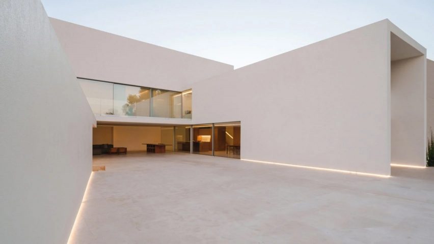 Fran Silvestre Arquitectos created minimalist in Spain