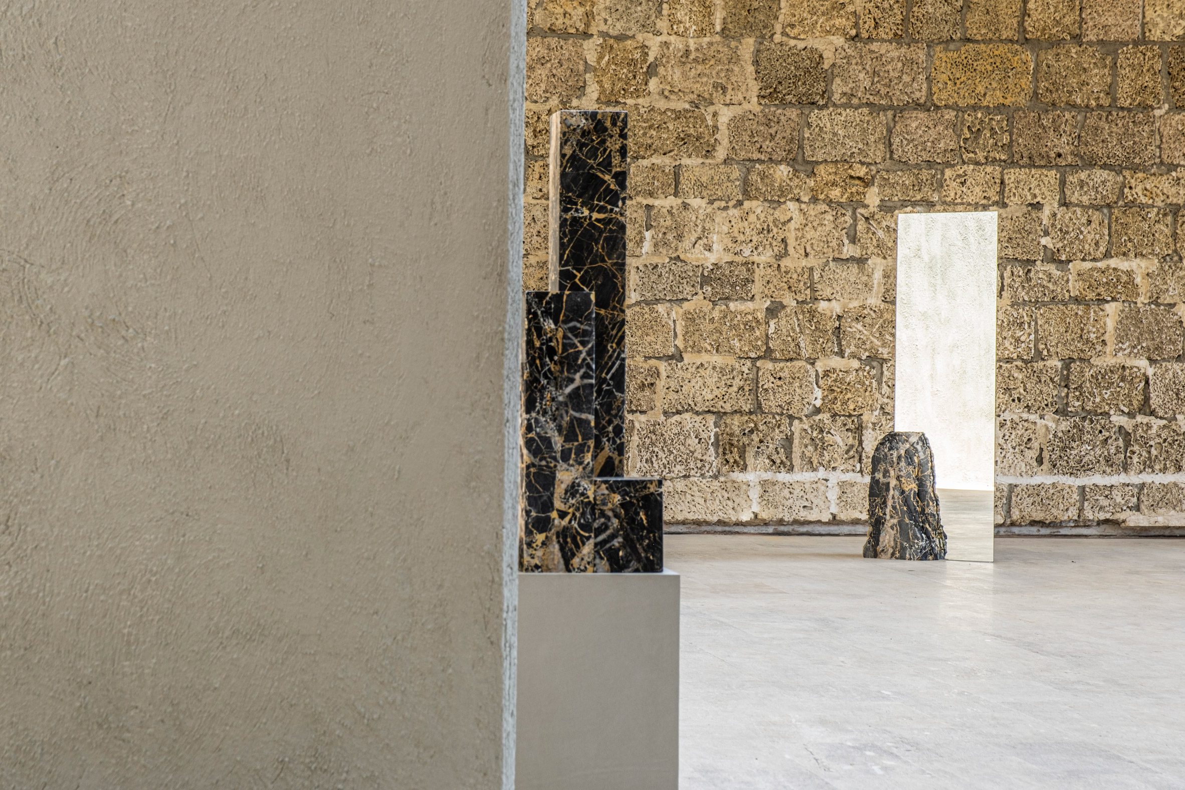 Stone and mirror works in Montesino