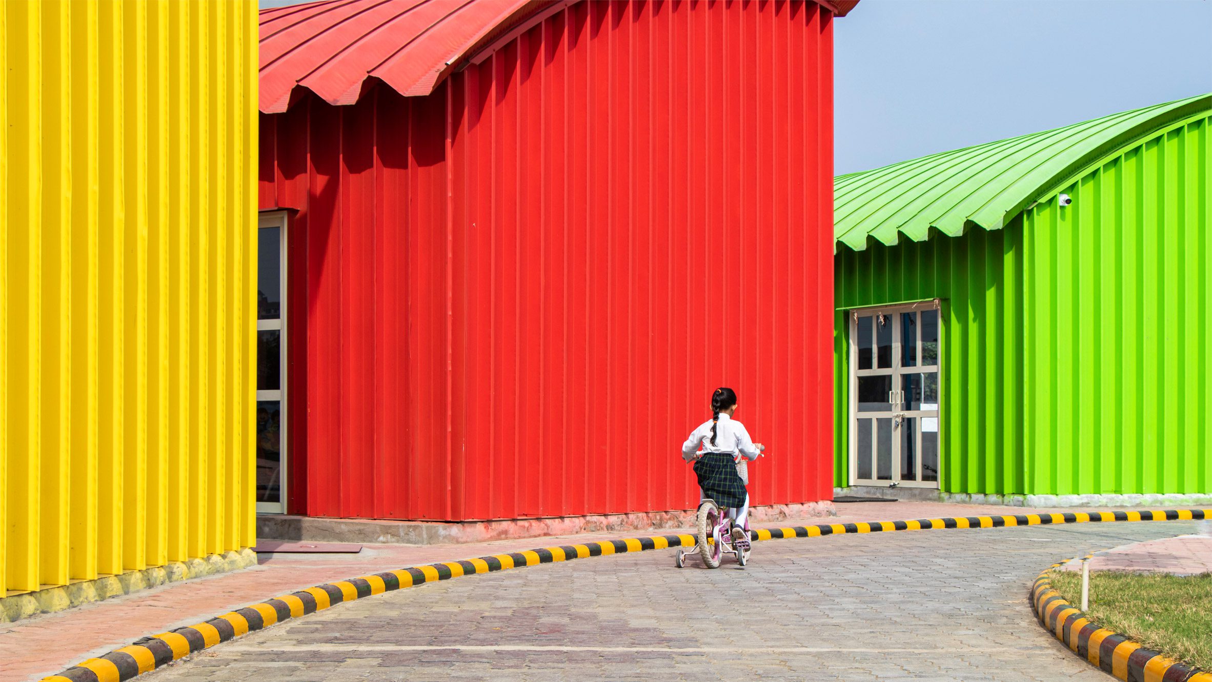 Shreesh Design Studio builds school "as colourful as the minds of its users" - Vimarsana News