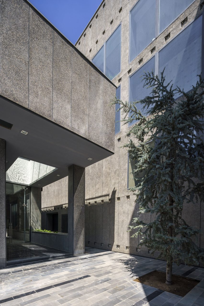 Courtyard at the Saman Satellite Office Block in Tehran