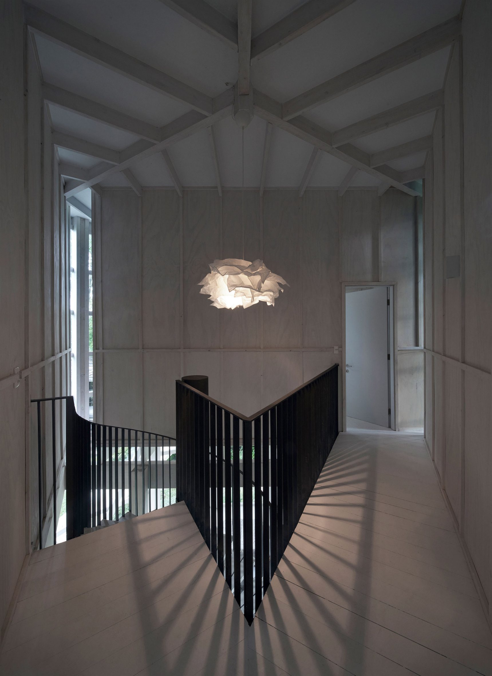 Triangular upper floor within Chilean house designed by Izquierdo Lehmann