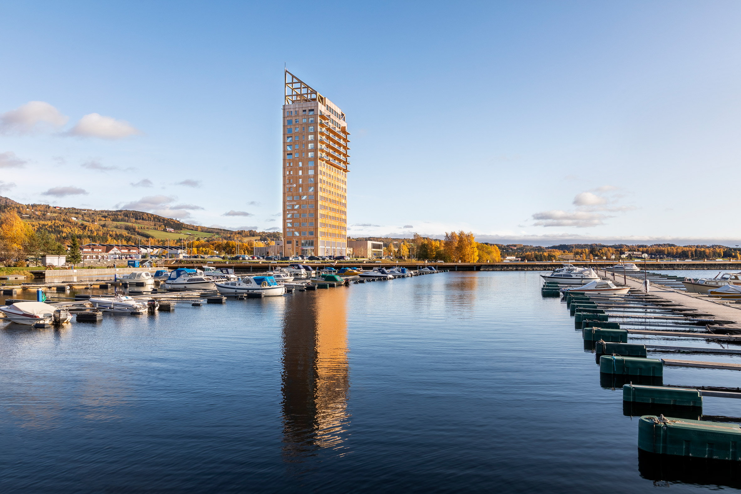 Mjøstårnet next to a lake