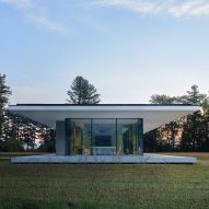 Specht Architects creates austere glass house in the Berkshires