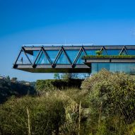 LBR&A creates dramatic cantilever for CH73 House in Mexico City