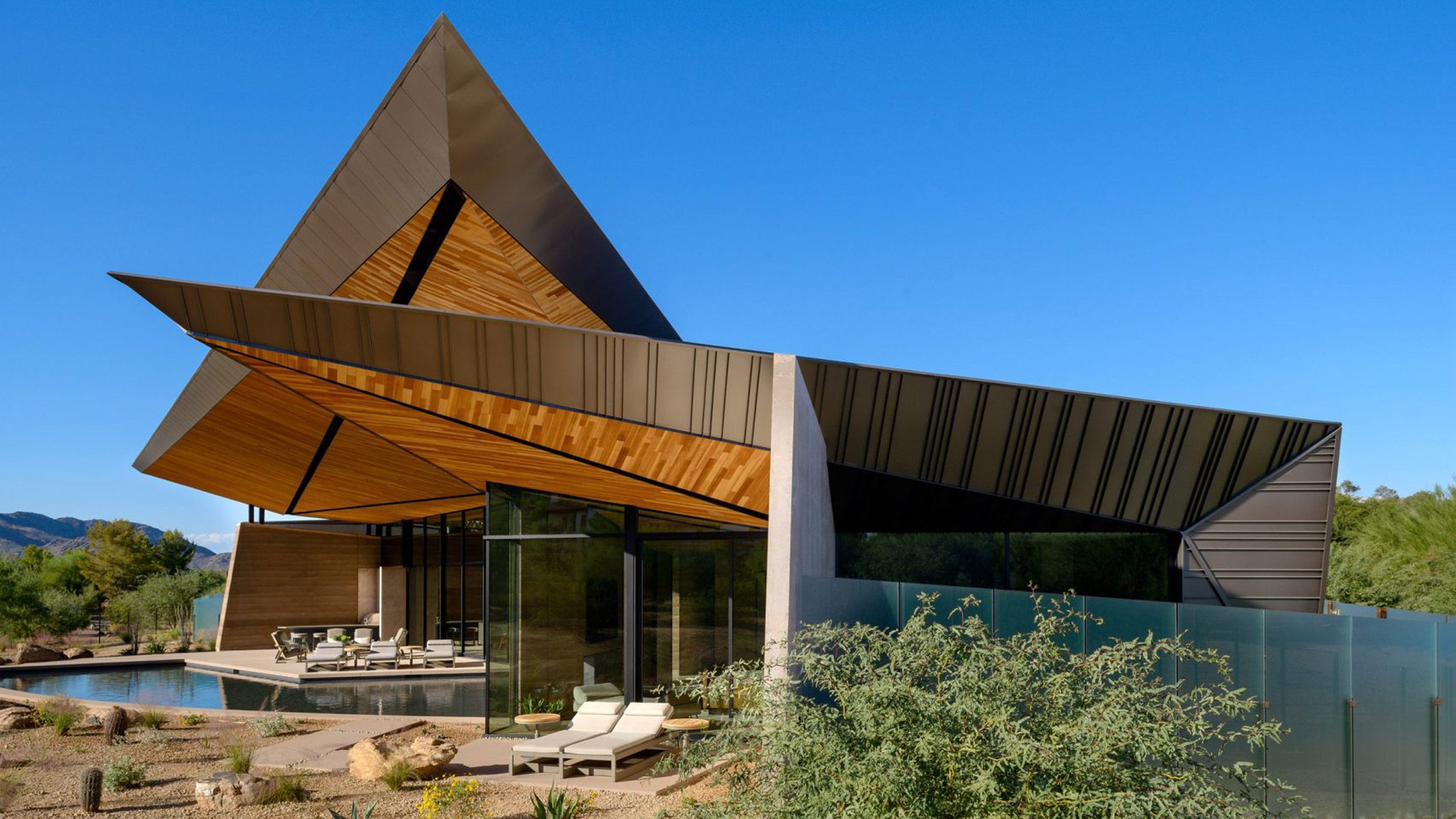 Eight top-heavy homes with dramatically oversized roofs - Vimarsana News